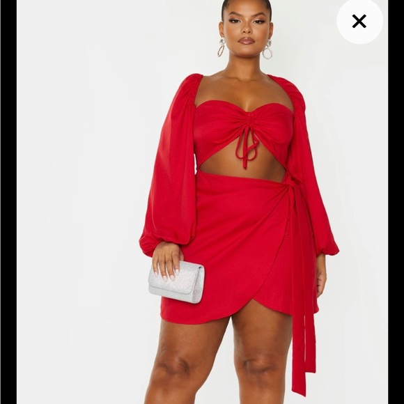 Pretty Little Thing - Plus Red Ruched Cut Out Bodycon Dress size 16 (UK size) - Picture 4 of 6
